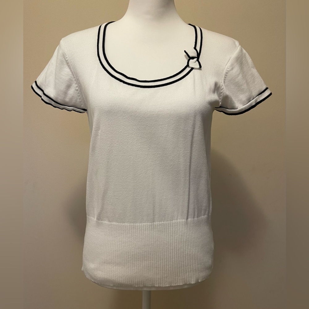 Nine & Company Lightweight White Sweater with Black Trim, Size M